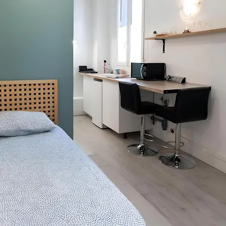 Rochefoucauld Apartment *