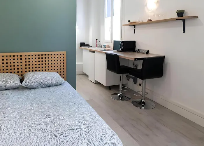 Rochefoucauld Apartment *